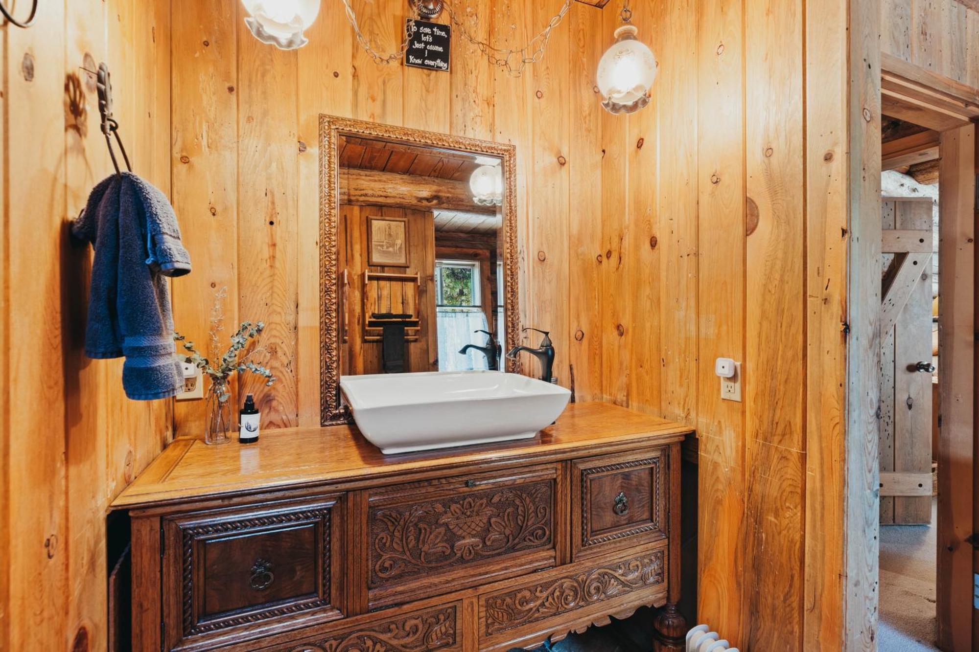 Beautiful Log Home Outside Of Систерс Экстерьер фото